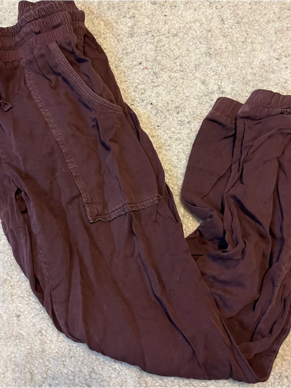 Women’s jogger Pants in Deep Burgundy